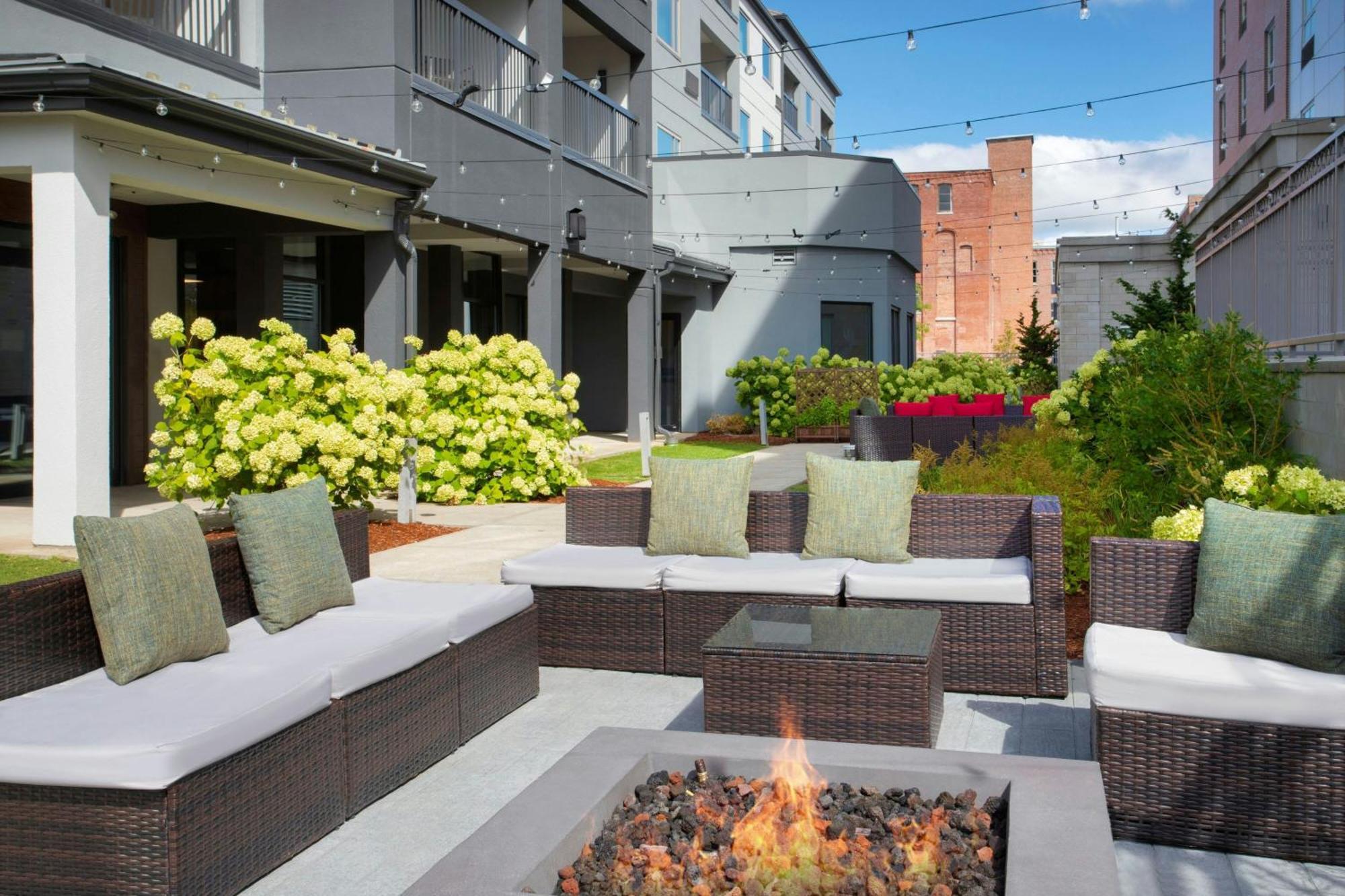 Courtyard Worcester Exterior photo